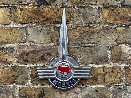 aluminium Morris bonnet logo